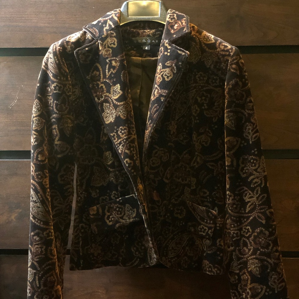 Versai Blazer Size 4
